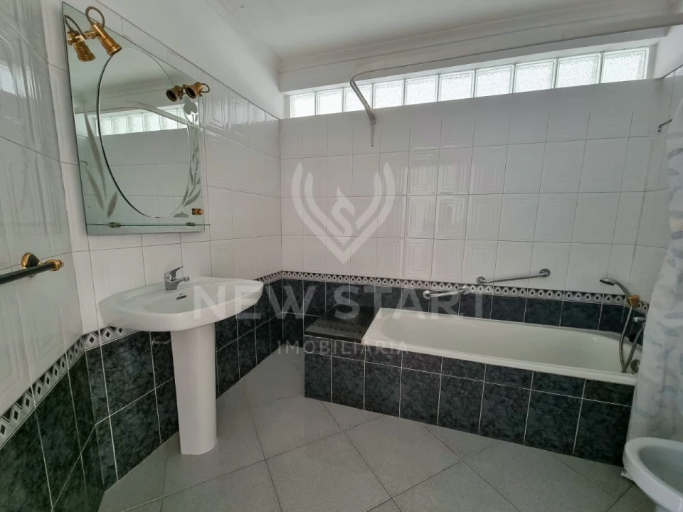 Apartamento T3 para Venda em Olhão Foto 16