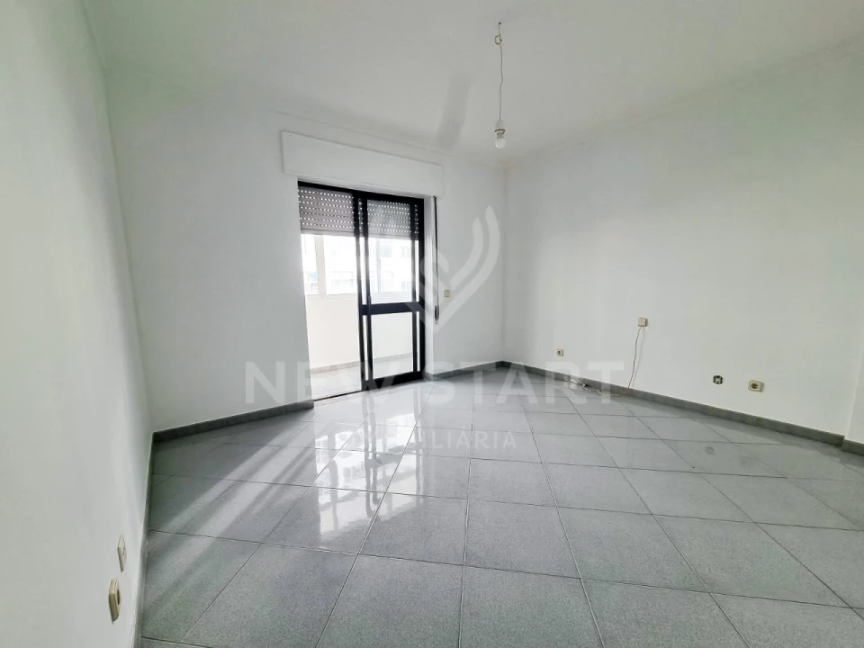 Apartamento T3 para Venda em Olhão Foto 19