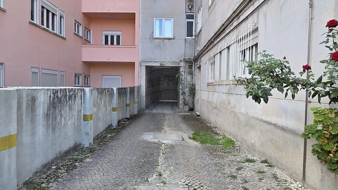 Apartamento T4 para Venda em Areeiro Foto 13