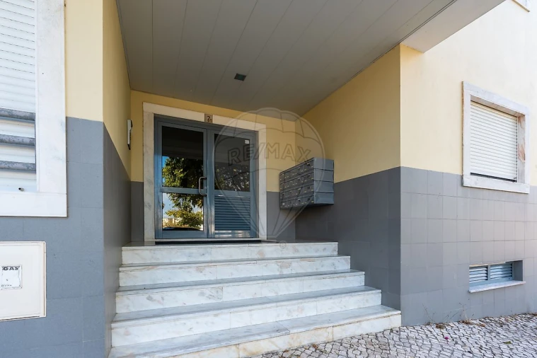 Apartamento T1 para Venda em Caparica e Trafaria Foto 14