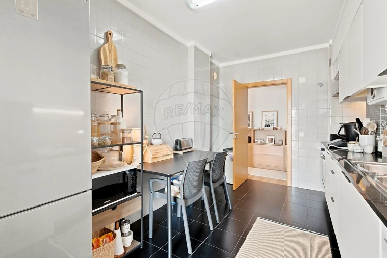 Apartamento T1 para Venda em Caparica e Trafaria Foto 3
