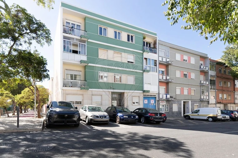 Apartamento T2 para Venda em Venteira Foto 3