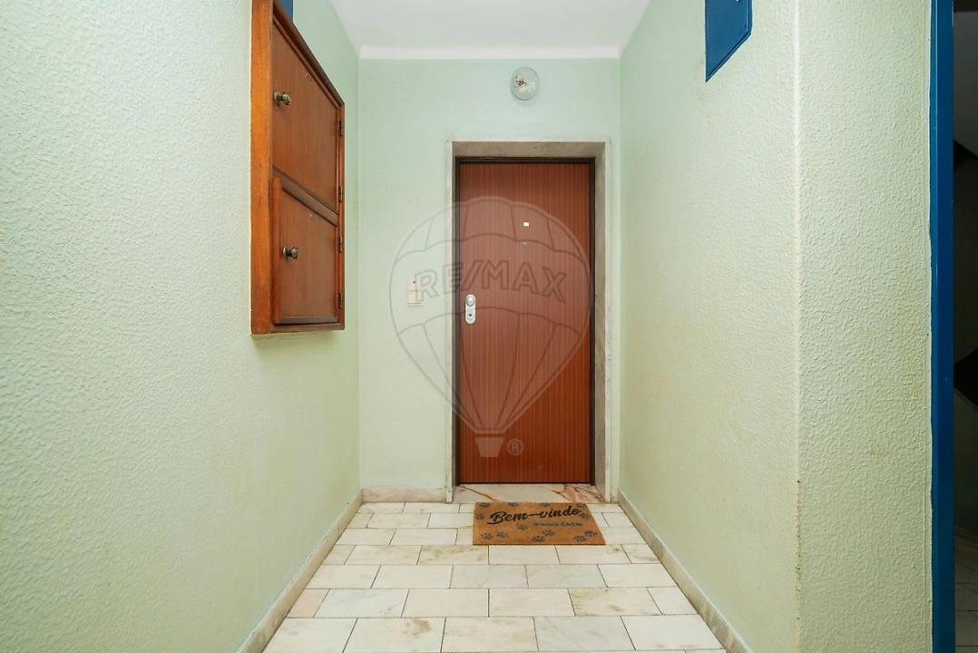 Apartamento T3 para Venda em Póvoa de Santa Iria e Forte da Casa Foto 2