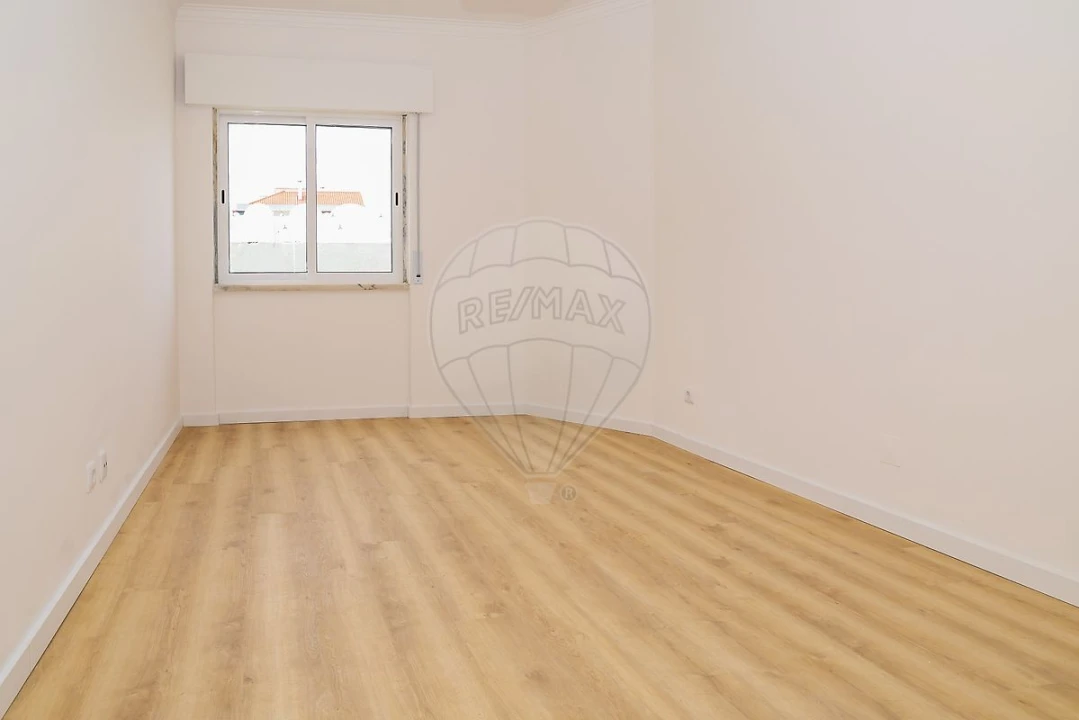 Apartamento T3 para Venda em Carregado e Cadafais Foto 8