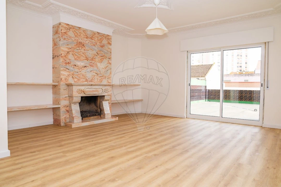 Apartamento T3 para Venda em Carregado e Cadafais Foto 23