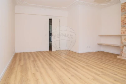 Apartamento T3 para Venda em Carregado e Cadafais