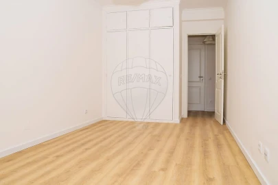 Apartamento T3 para Venda em Carregado e Cadafais