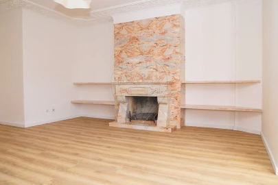 Apartamento T3 para Venda em Carregado e Cadafais