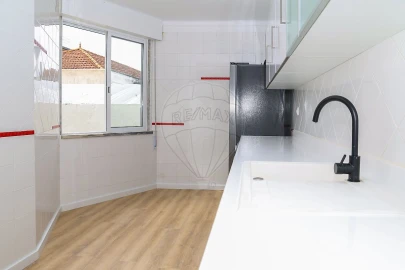 Apartamento T3 para Venda em Carregado e Cadafais