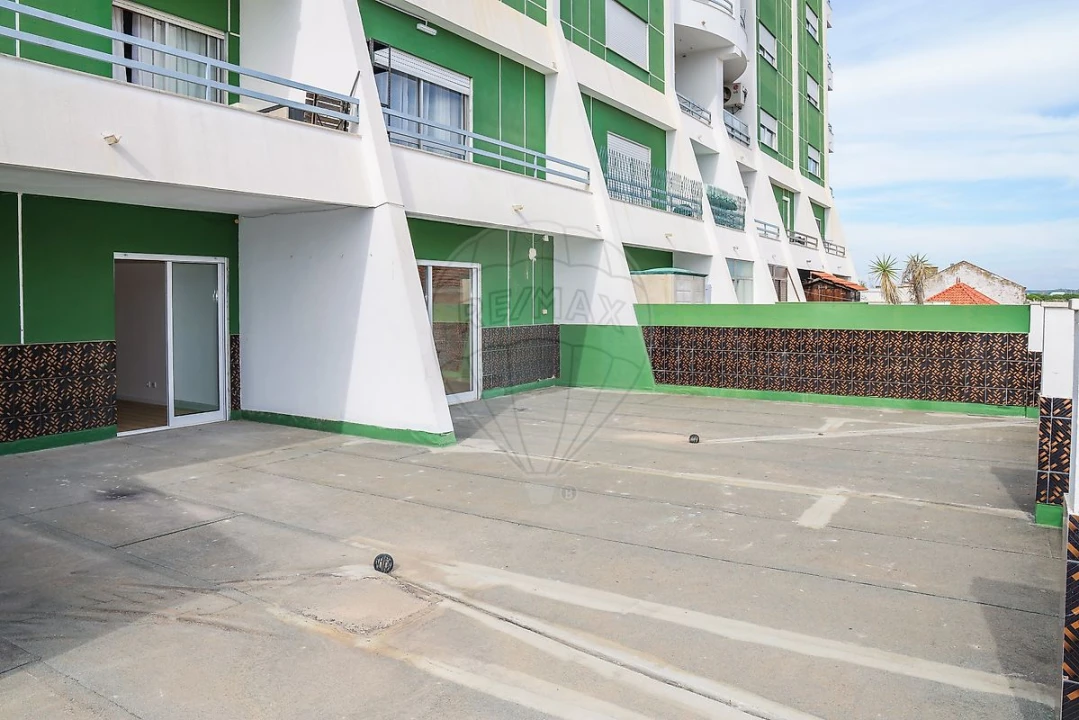 Apartamento T3 para Venda em Carregado e Cadafais Foto 33