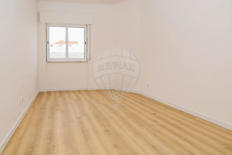 Apartamento T3 para Venda em Carregado e Cadafais Foto 8