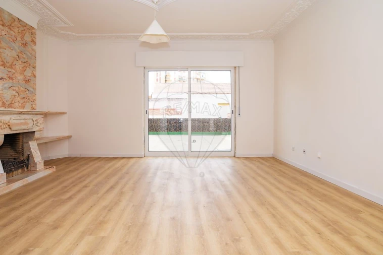 Apartamento T3 para Venda em Carregado e Cadafais Foto 24