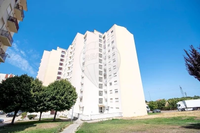 Apartamento T3 para Venda em Carregado e Cadafais