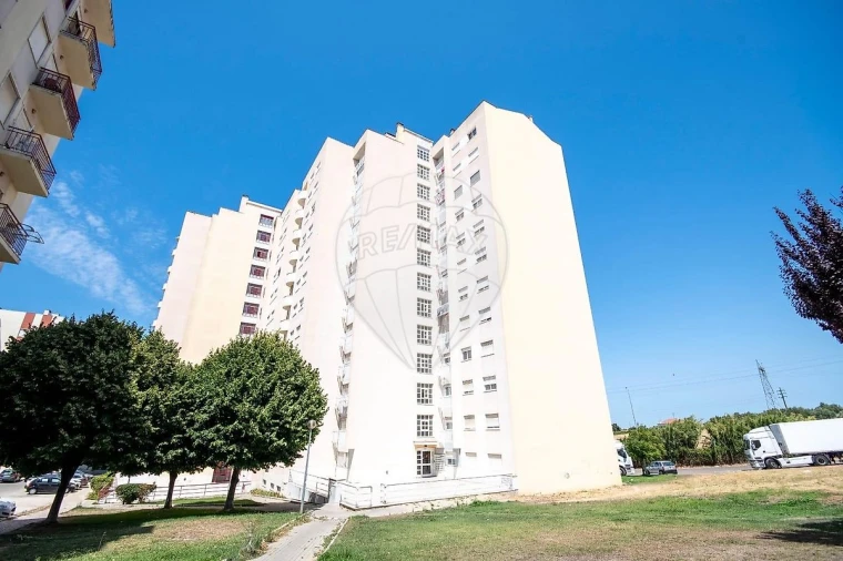 Apartamento T3 para Venda em Carregado e Cadafais Foto 10