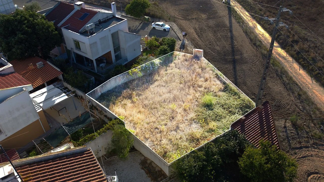 Terreno para Venda em Vila Nova da Rainha Foto 1