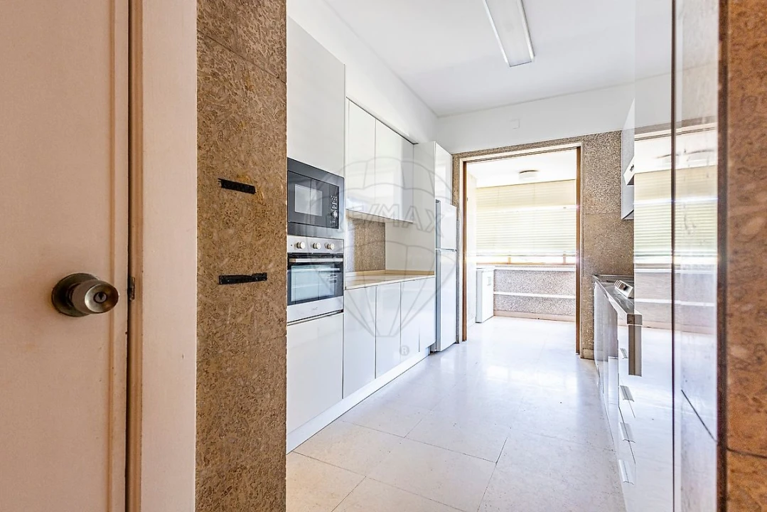 Apartamento T4 para Arrendamento em São Domingos de Benfica Foto 12