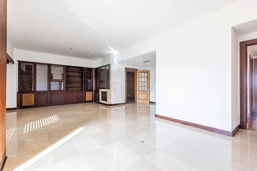 Apartamento T4 para Arrendamento em São Domingos de Benfica Foto 17