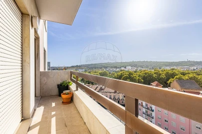 Apartamento T4 para Arrendamento em São Domingos de Benfica