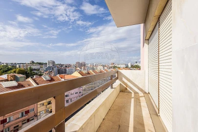 Apartamento T4 para Arrendamento em São Domingos de Benfica