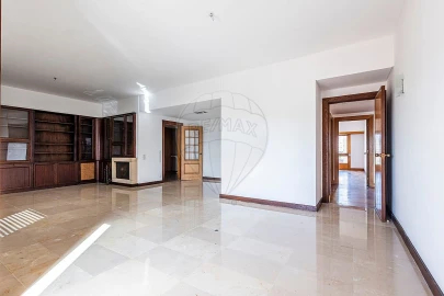 Apartamento T4 para Arrendamento em São Domingos de Benfica
