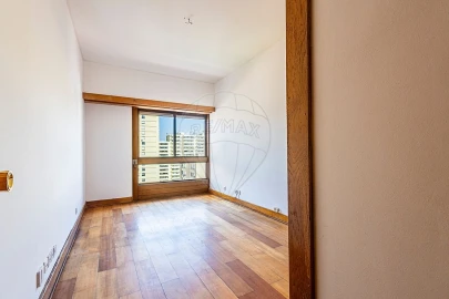 Apartamento T4 para Arrendamento em São Domingos de Benfica