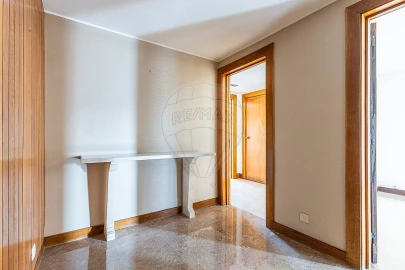 Apartamento T4 para Arrendamento em São Domingos de Benfica