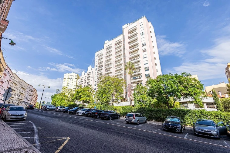 Apartamento T4 para Arrendamento em São Domingos de Benfica Foto 28