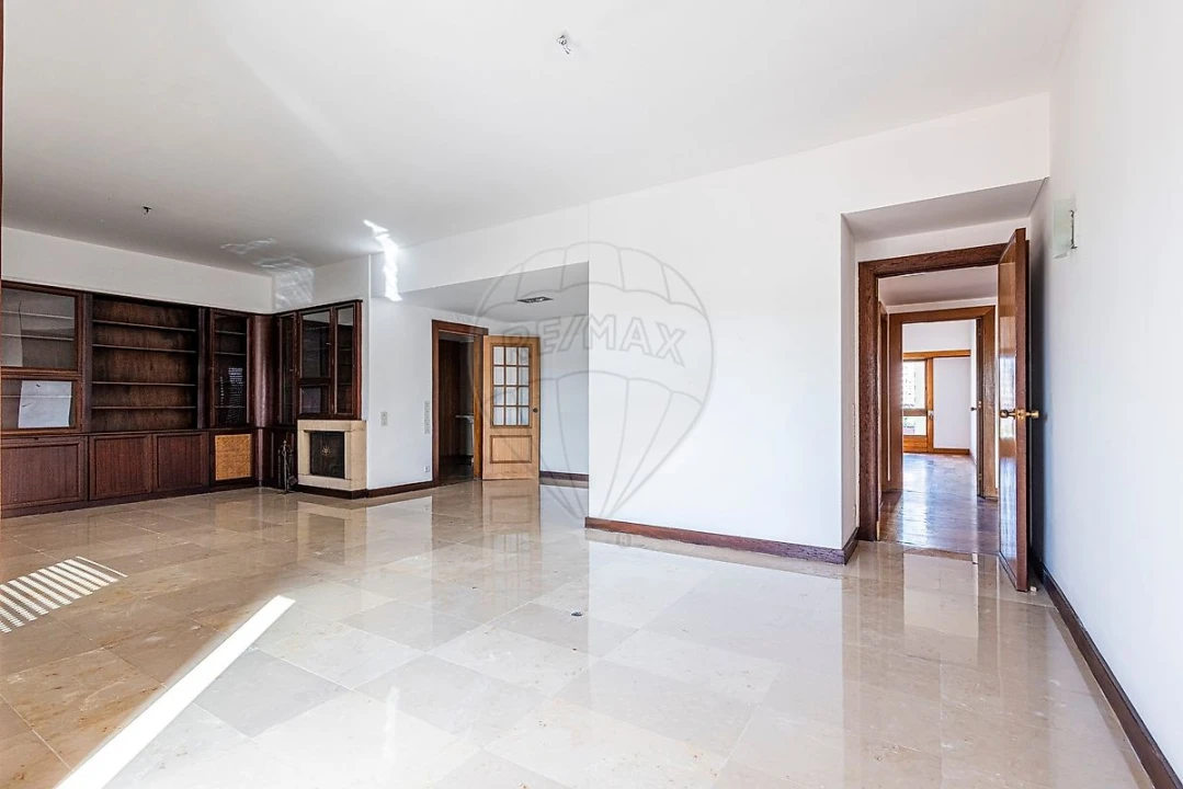 Apartamento T4 para Arrendamento em São Domingos de Benfica Foto 18
