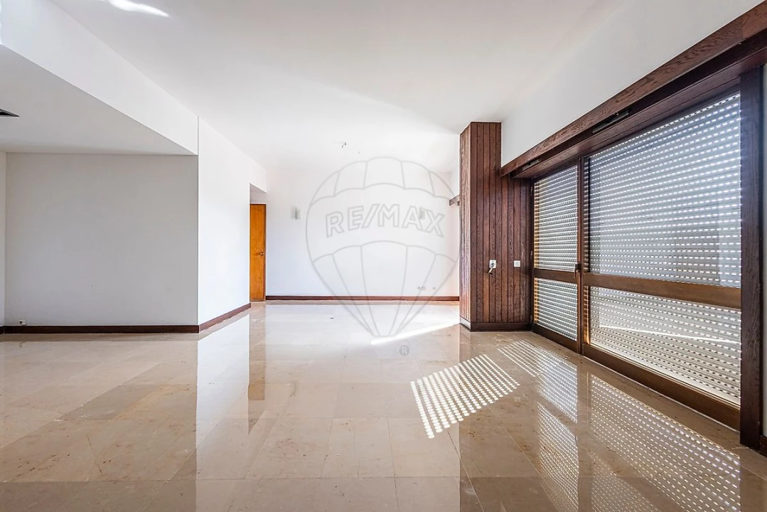 Apartamento T4 para Arrendamento em São Domingos de Benfica Foto 9