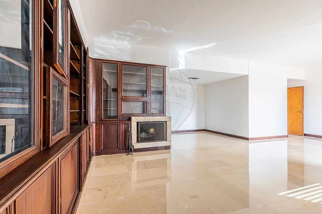 Apartamento T4 para Arrendamento em São Domingos de Benfica Foto 14