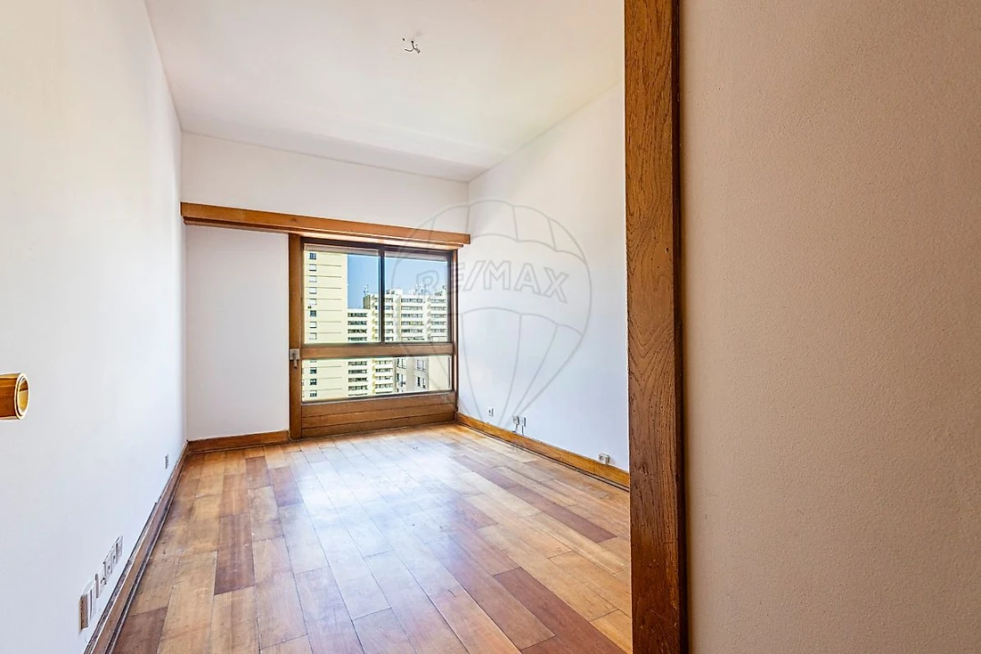 Apartamento T4 para Arrendamento em São Domingos de Benfica Foto 1
