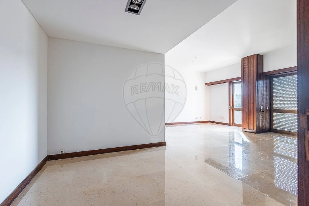 Apartamento T4 para Arrendamento em São Domingos de Benfica Foto 23