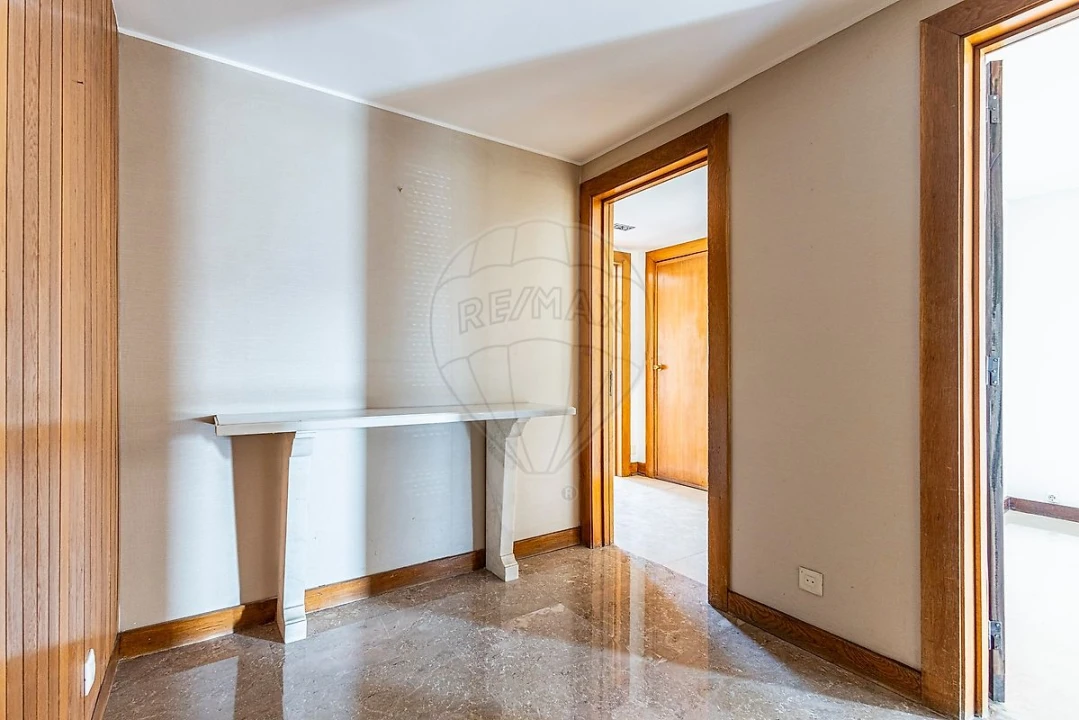 Apartamento T4 para Arrendamento em São Domingos de Benfica Foto 24