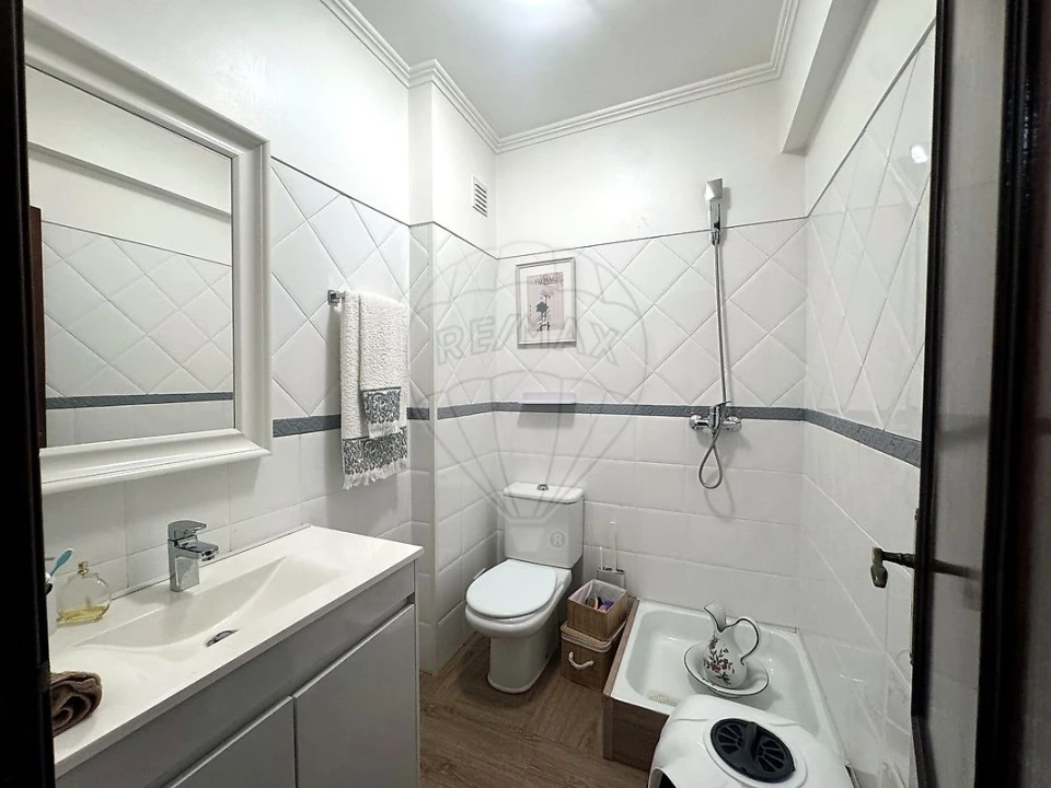 Apartamento T2 para Venda em Rio de Mouro Foto 16