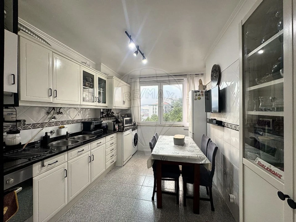 Apartamento T2 para Venda em Rio de Mouro Foto 1
