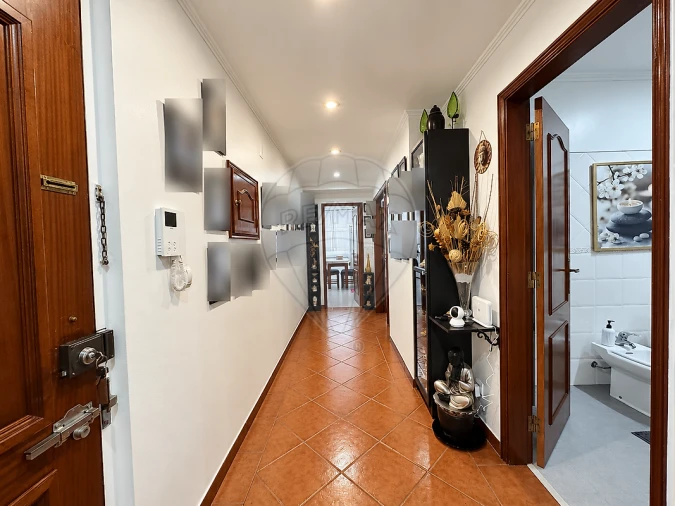 Apartamento T2 para Venda em Rio de Mouro Foto 5