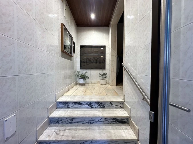 Apartamento T2 para Venda em Rio de Mouro Foto 3