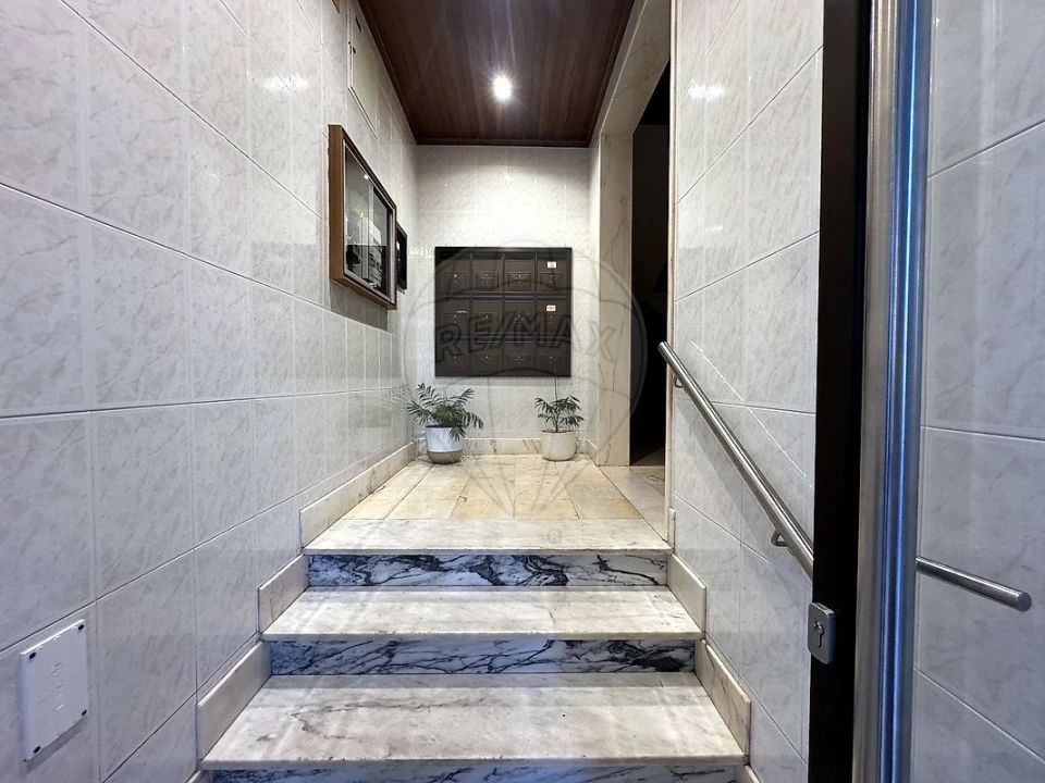 Apartamento T2 para Venda em Rio de Mouro Foto 3