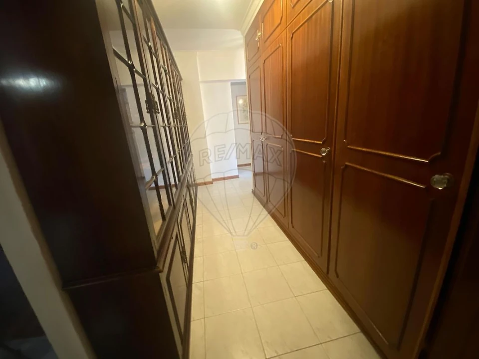 Apartamento T4 para Arrendamento em Massamá e Monte Abraão Foto 7
