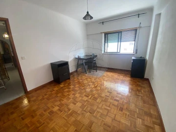Apartamento T4 para Arrendamento em Massamá e Monte Abraão