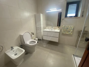 Apartamento T4 para Arrendamento em Massamá e Monte Abraão