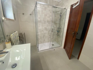 Apartamento T4 para Arrendamento em Massamá e Monte Abraão