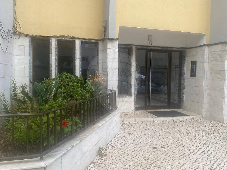 Apartamento T4 para Arrendamento em Massamá e Monte Abraão Foto 12
