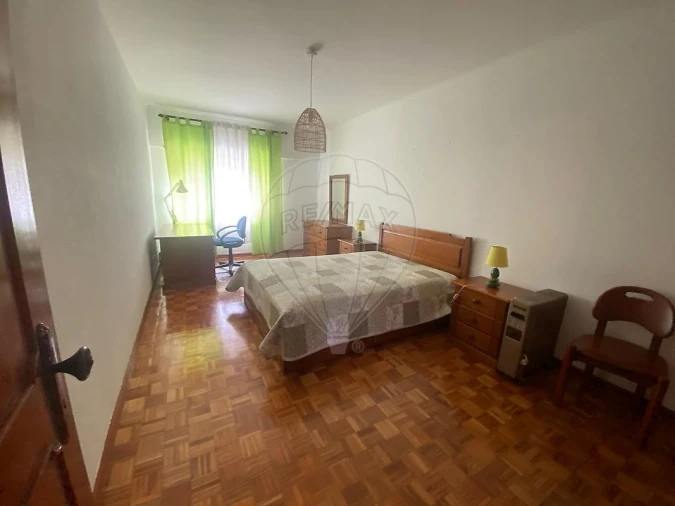 Apartamento T4 para Arrendamento em Massamá e Monte Abraão Foto 9