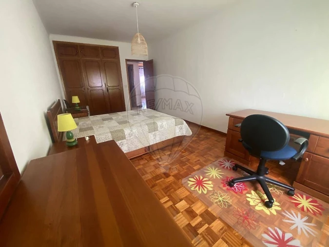 Apartamento T4 para Arrendamento em Massamá e Monte Abraão Foto 8