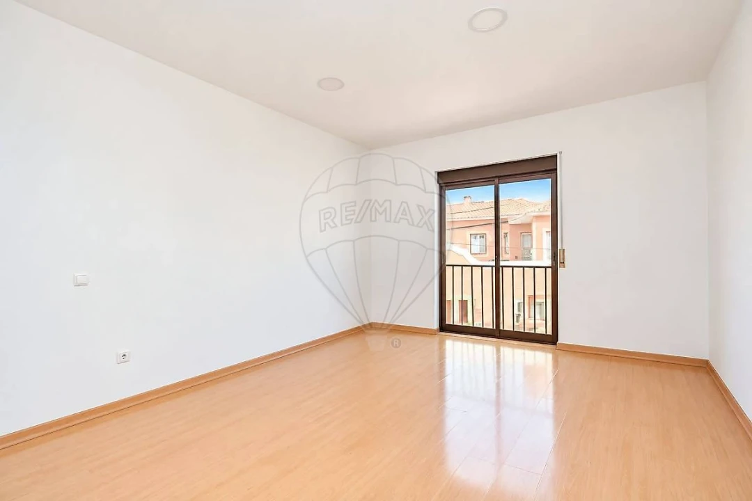 Apartamento T2 para Venda em Santo Isidoro Foto 6