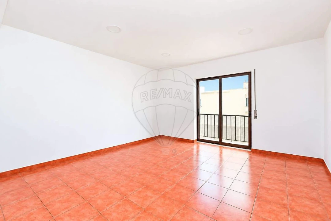 Apartamento T2 para Venda em Santo Isidoro Foto 9