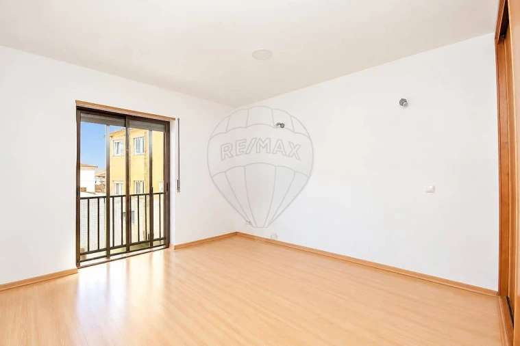 Apartamento T2 para Venda em Santo Isidoro Foto 18