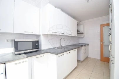 Apartamento T3 para Arrendamento em Olivais