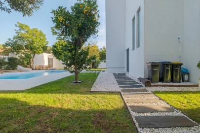 Moradia T5 para Venda em Charneca de Caparica e Sobreda